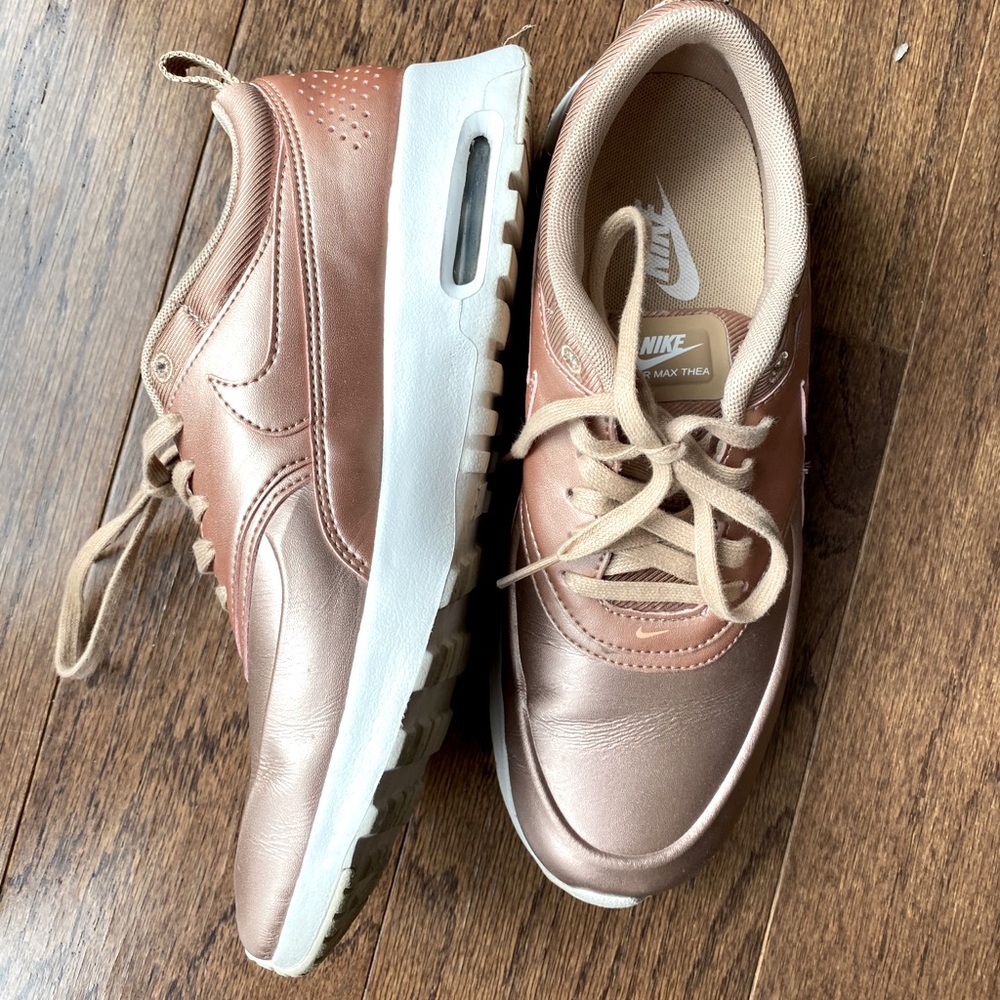 Rose Hold Nike 8.5